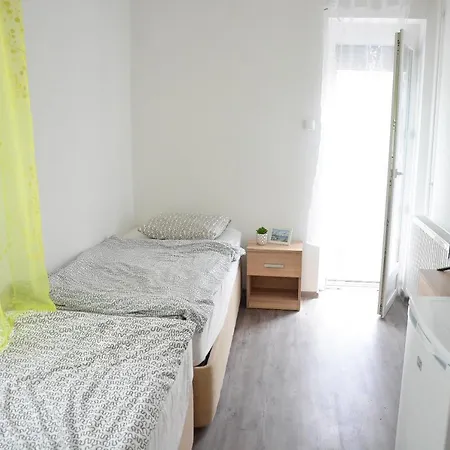 Apartment Petofi Setany Panzio *